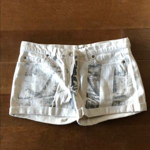 Haute Hippe Jean shorts - distressed design